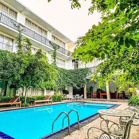 Salubrious Resort 아누라다푸라 외부 사진